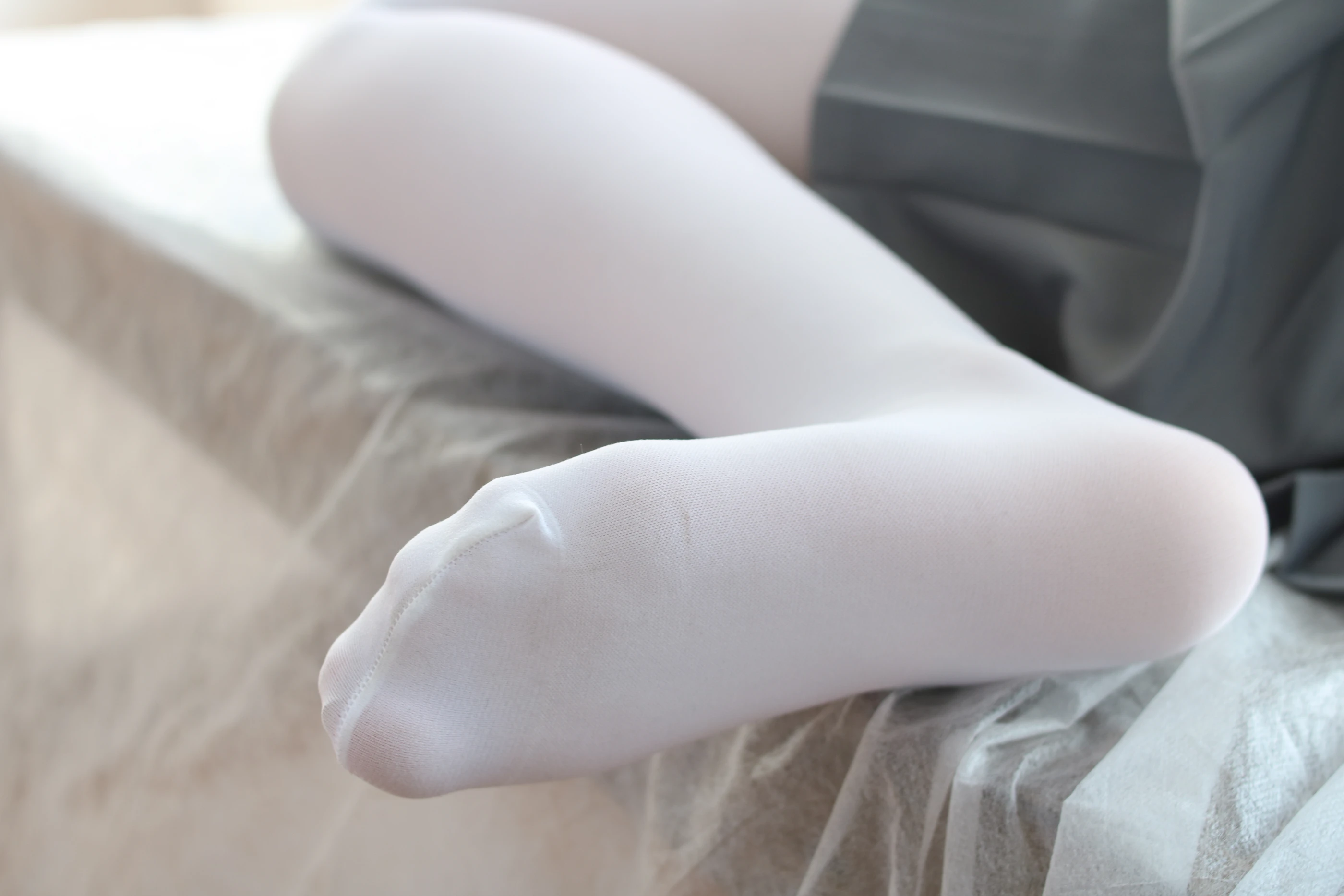 森萝财团 [BETA-029] 玩手机的白丝少女 [182P]插图1